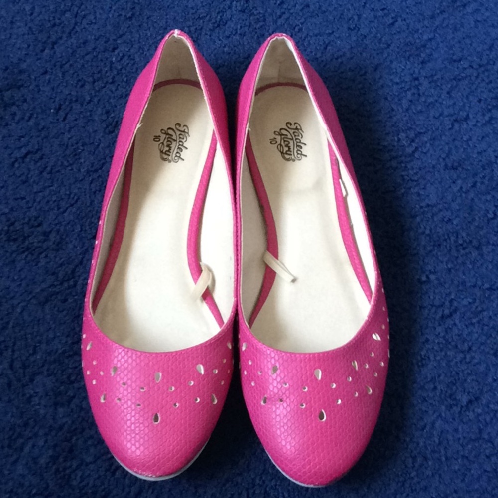 Faded glory Pink flats. Size 10. Good condition.